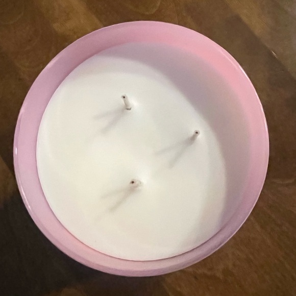 White Barn Crushed Candy Cane Candle Bath and Body Works 3 wick NEW - Picture 2 of 3